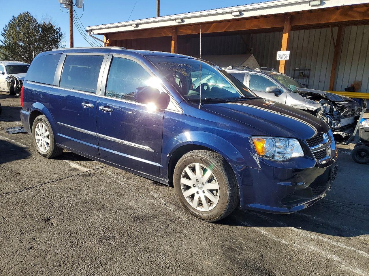 2016 Chrysler Town & Country Touring - Фото 4
