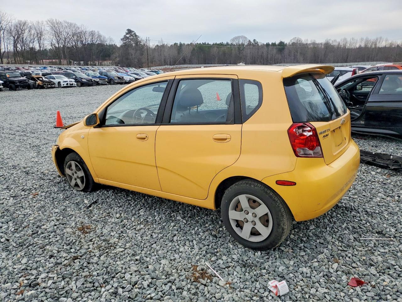2005 Chevrolet Aveo Base - Image 2