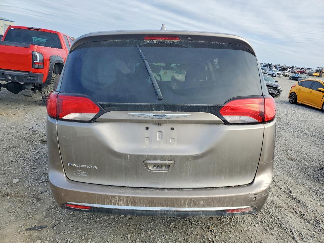 2017 Chrysler Pacifica Touring L Plus - Фото 6