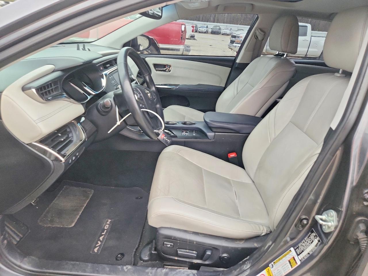 2013 Toyota Avalon Hybrid - Image 7
