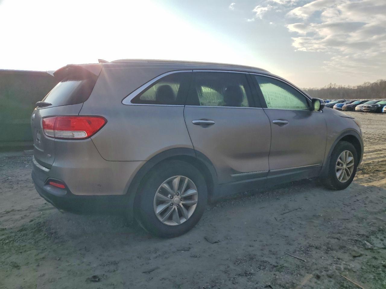 2016 Kia Sorento Lx - Image 3