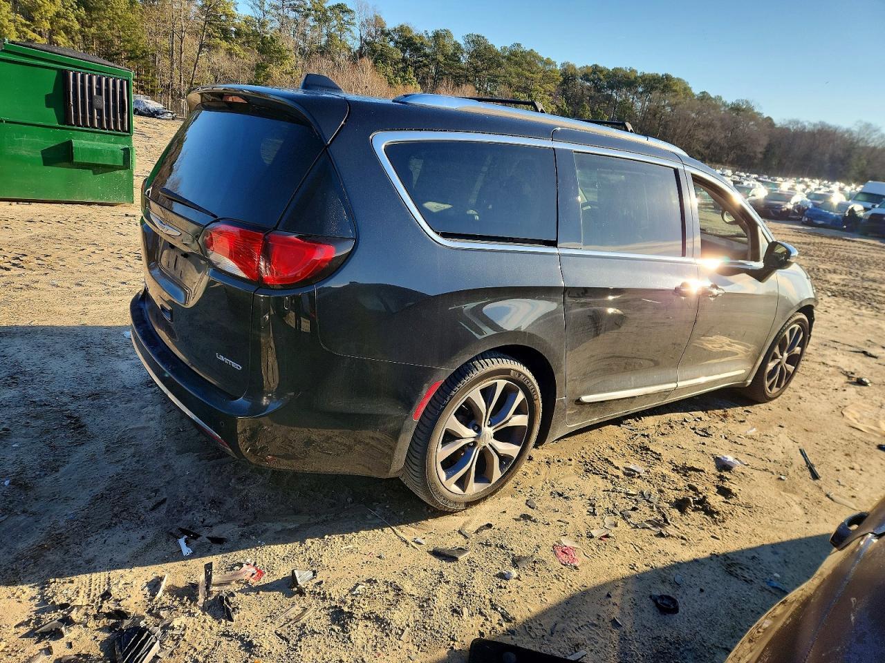 2018 Chrysler Pacifica Limited - Image 3