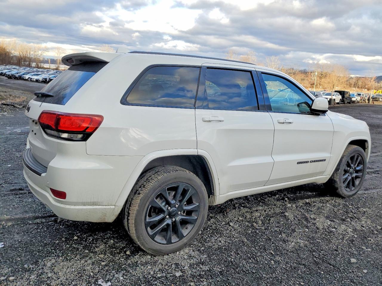 2018 Jeep Grand Cherokee Laredo - Image 3