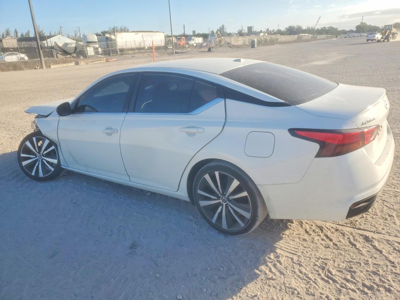 2021 Nissan Altima Sr - Фото 2