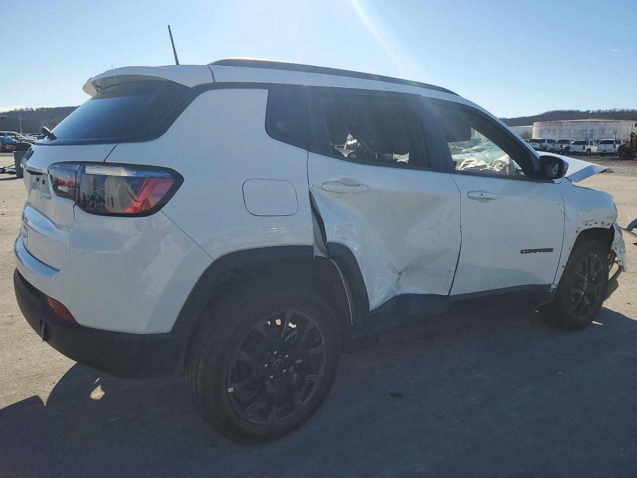 2025 Jeep Compass Latitude - Фото 3