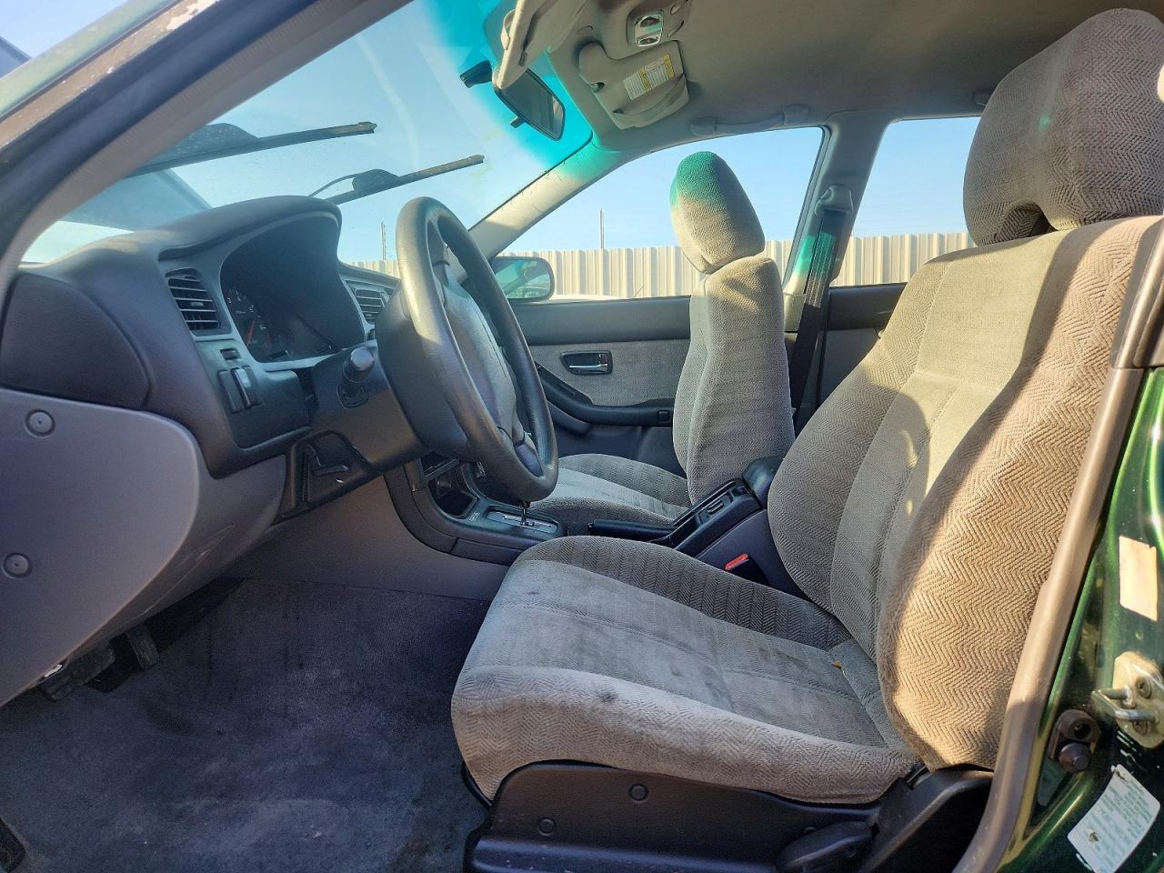 2001 Subaru Legacy L - Image 7