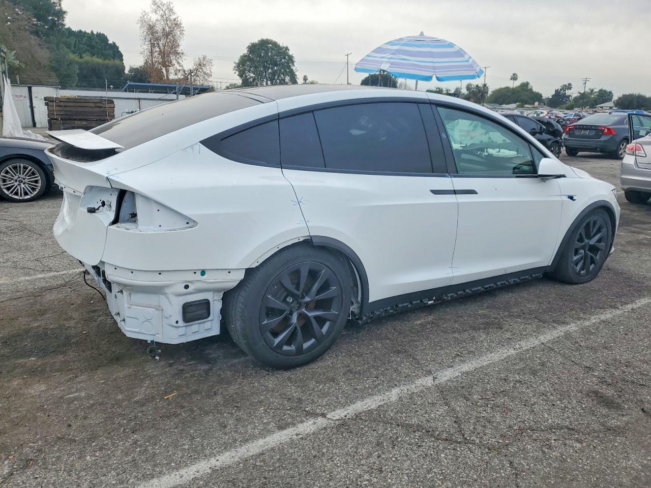 2023 Tesla Model X - Image 3