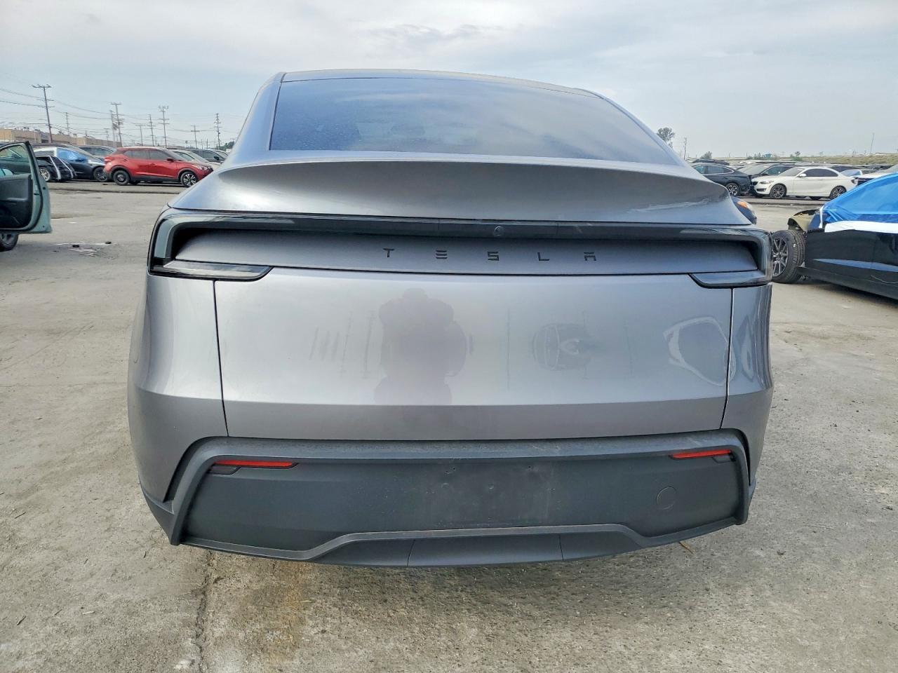 2026 Tesla Model Y - Фото 6