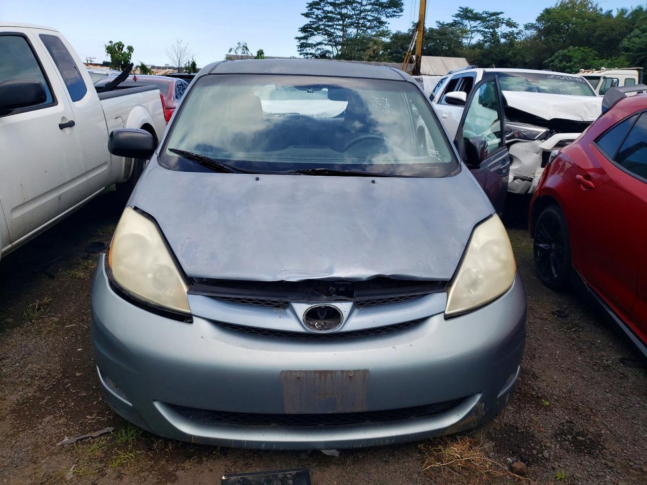 2010 Toyota Sienna Ce - Image 5