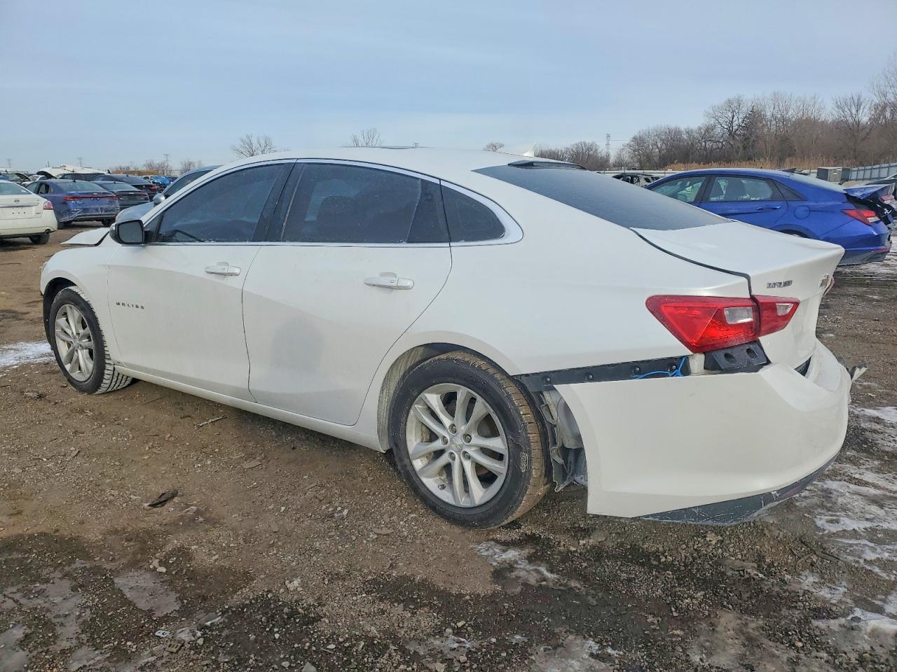 2016 Chevrolet Malibu Lt - Image 2