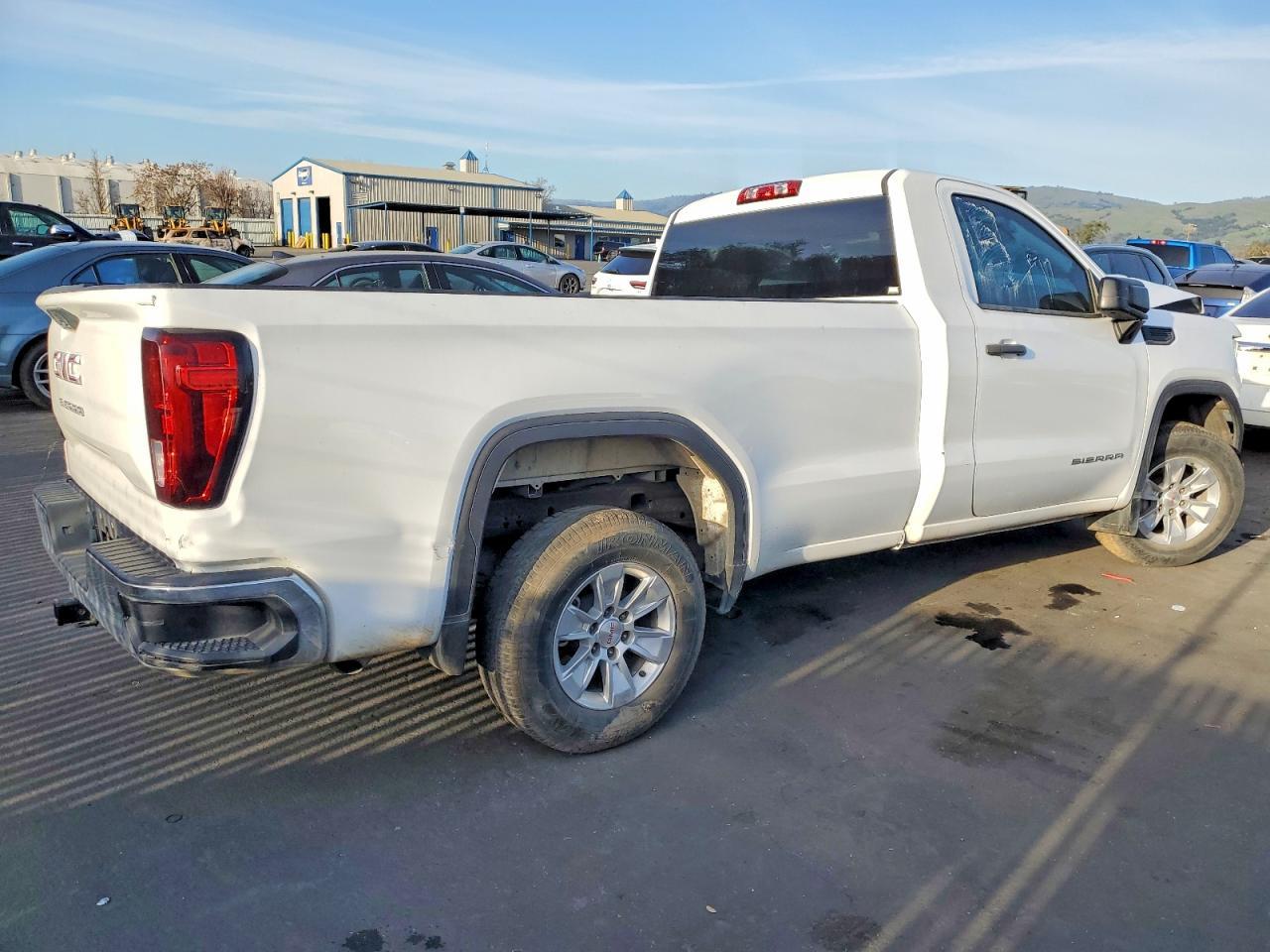 2023 GMC Sierra C1500 - Image 3