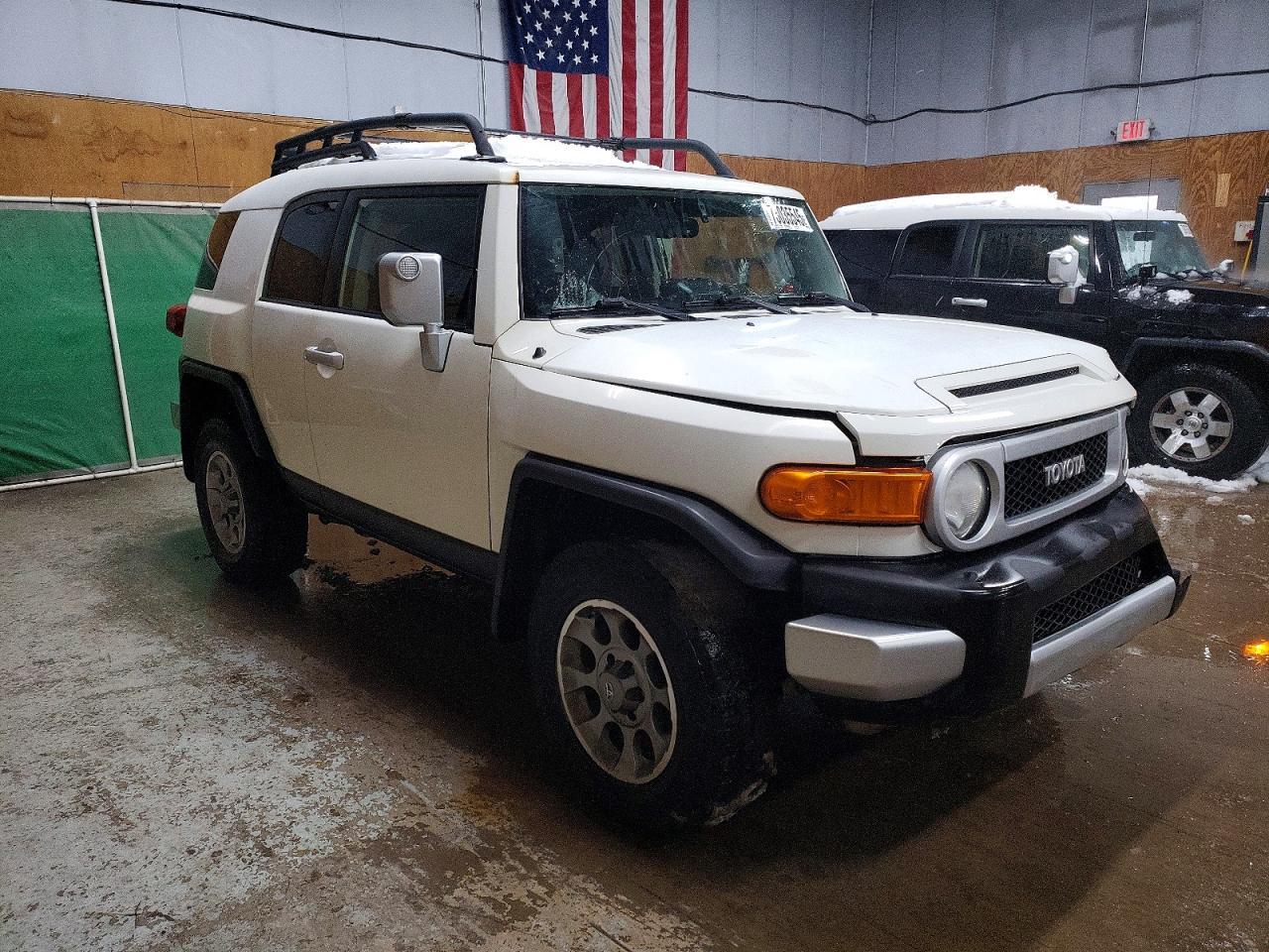 2013 Toyota Fj Cruiser Base - Image 4
