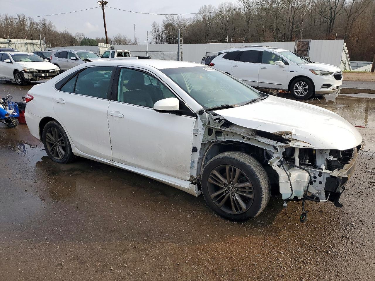 2015 Toyota Camry Le - Image 4