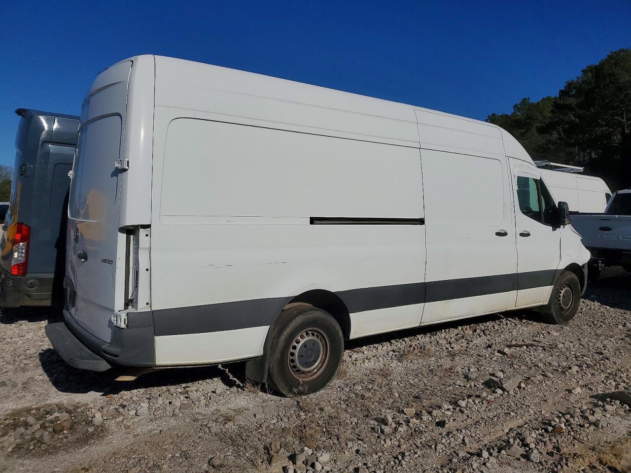 2021 Mercedes-Benz Sprinter 2500 Cargo 2.0L High Roof - Фото 3