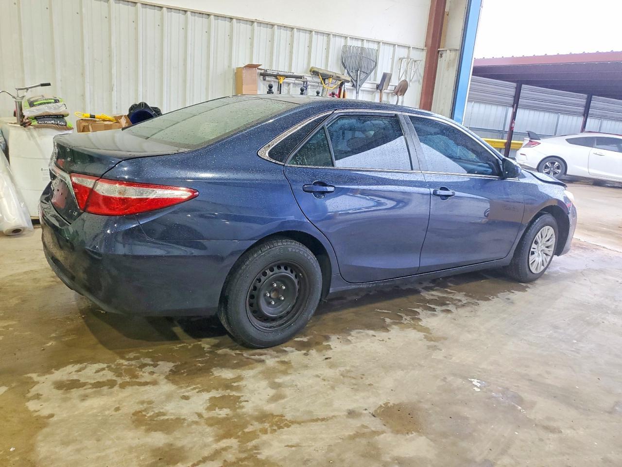 2015 Toyota Camry Le - Image 3