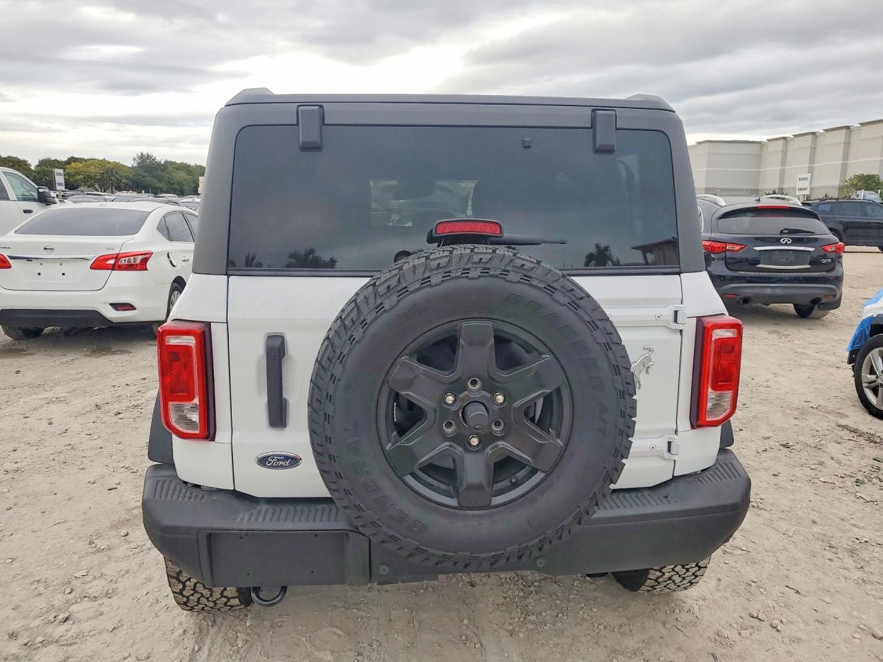 2024 Ford Bronco Black Diamond - Фото 6