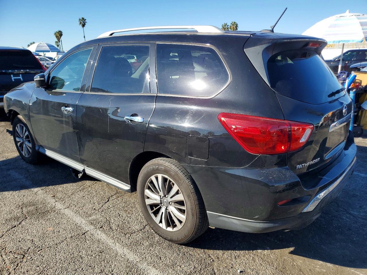 2018 Nissan Pathfinder S - Фото 2