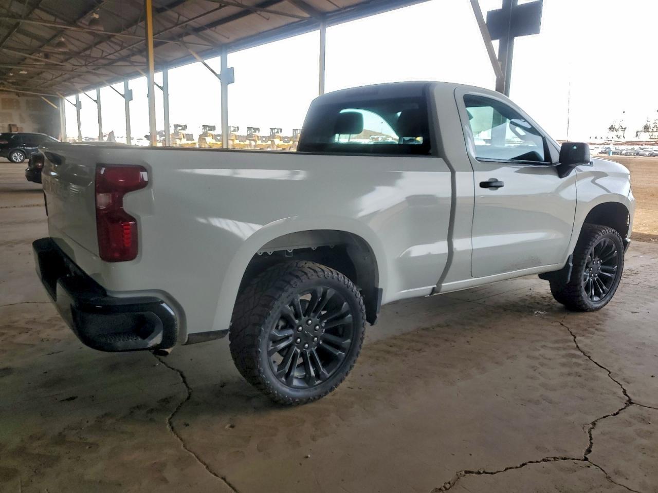 2023 Chevrolet Silverado C1500 - Фото 3