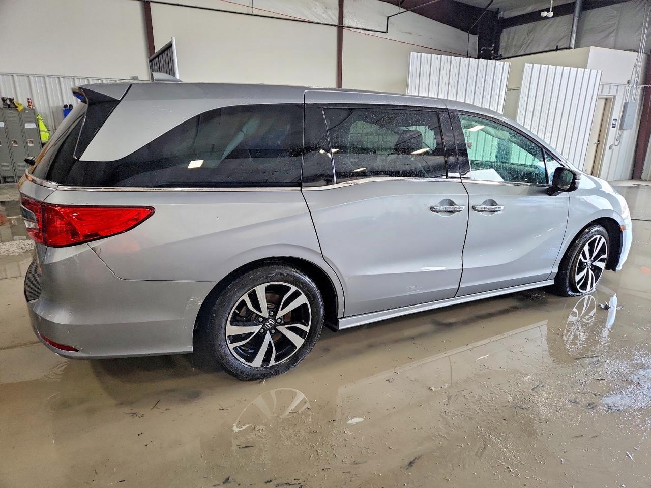 2018 Honda Odyssey Elite - Фото 3