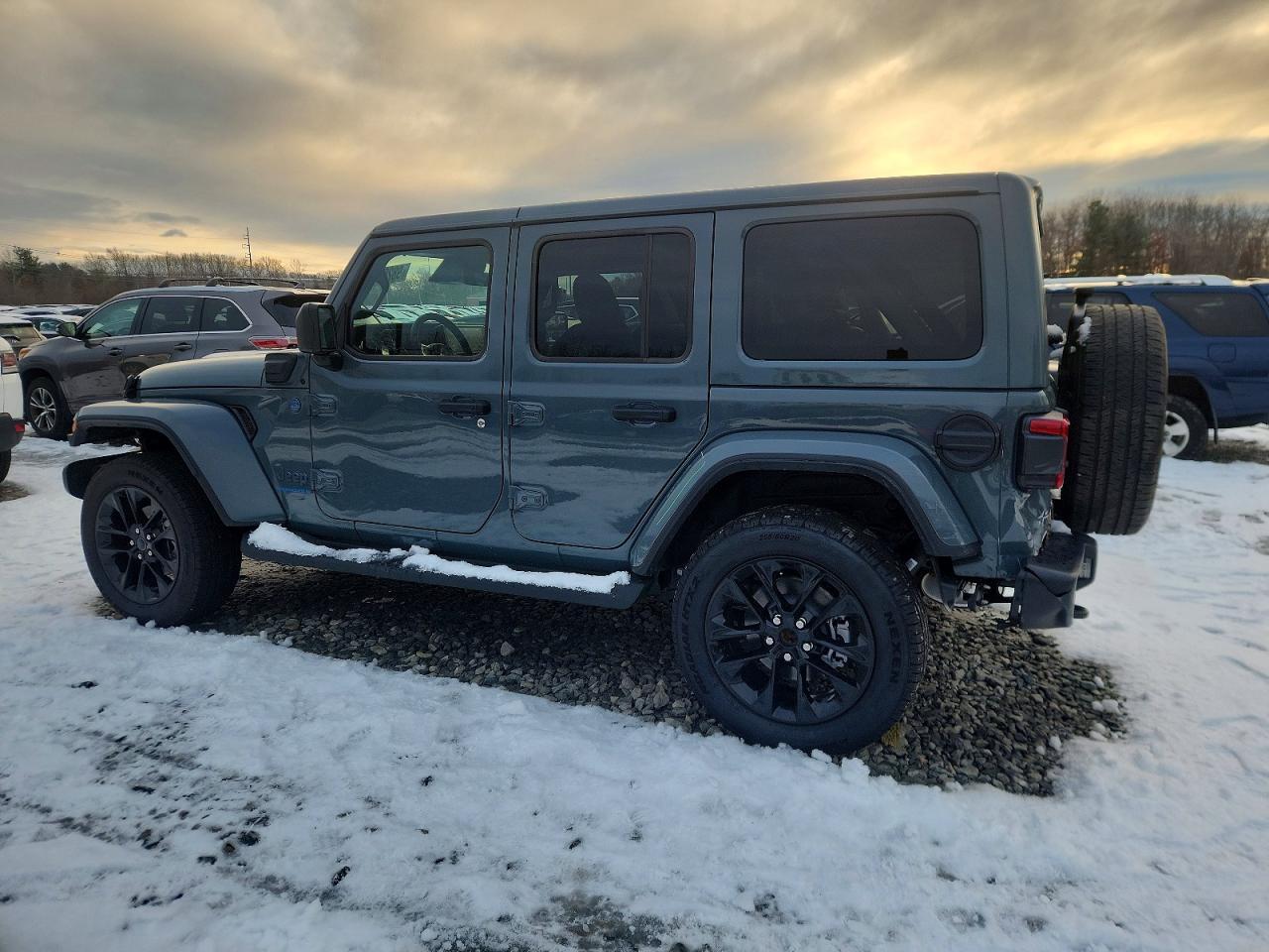 2025 Jeep Wrangler Sahara 4Xe - Фото 2