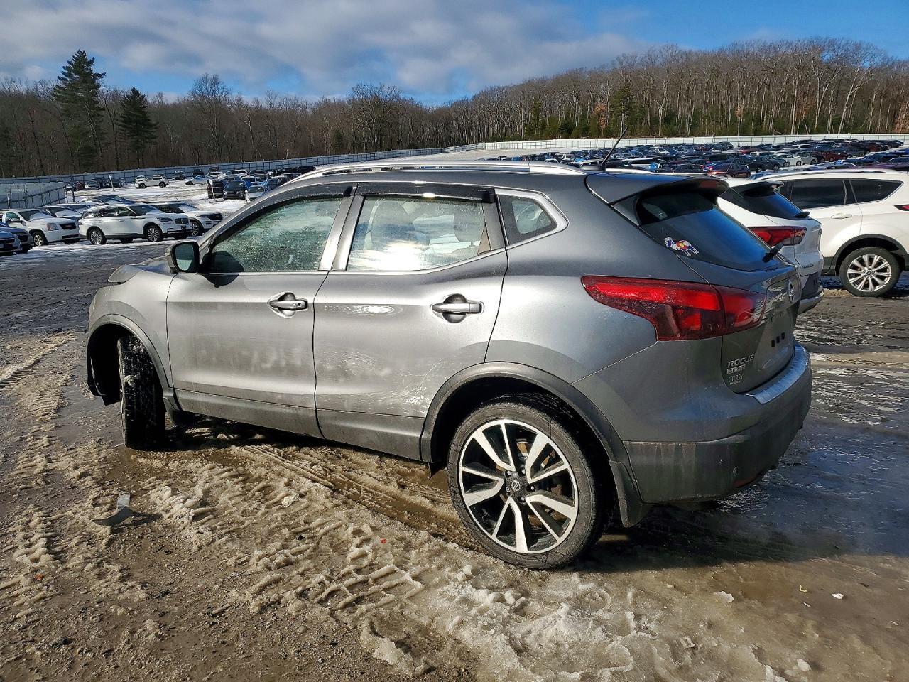 2019 Nissan Rogue Sport Sl - Image 2