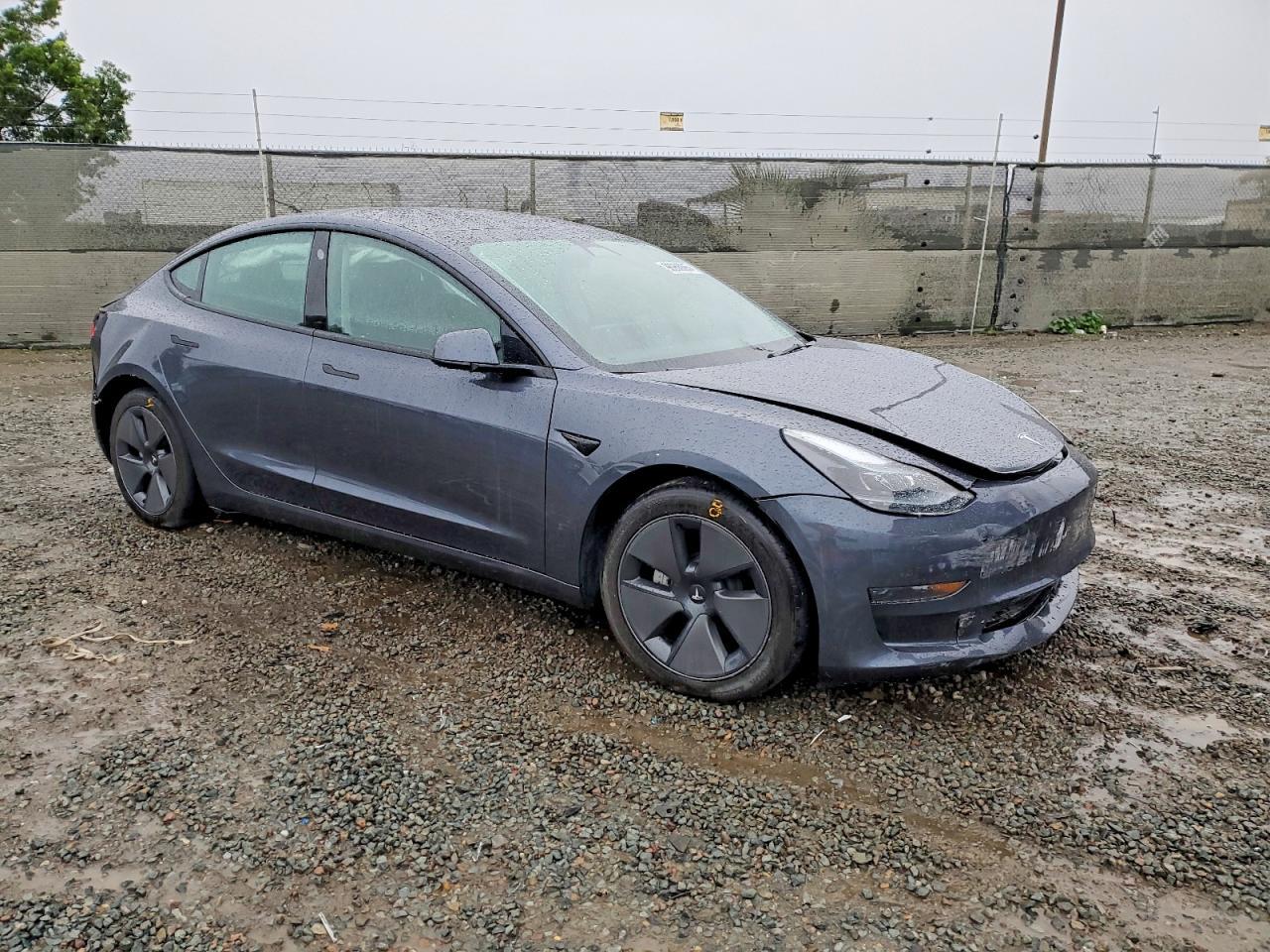 2023 Tesla Model 3 - Фото 4