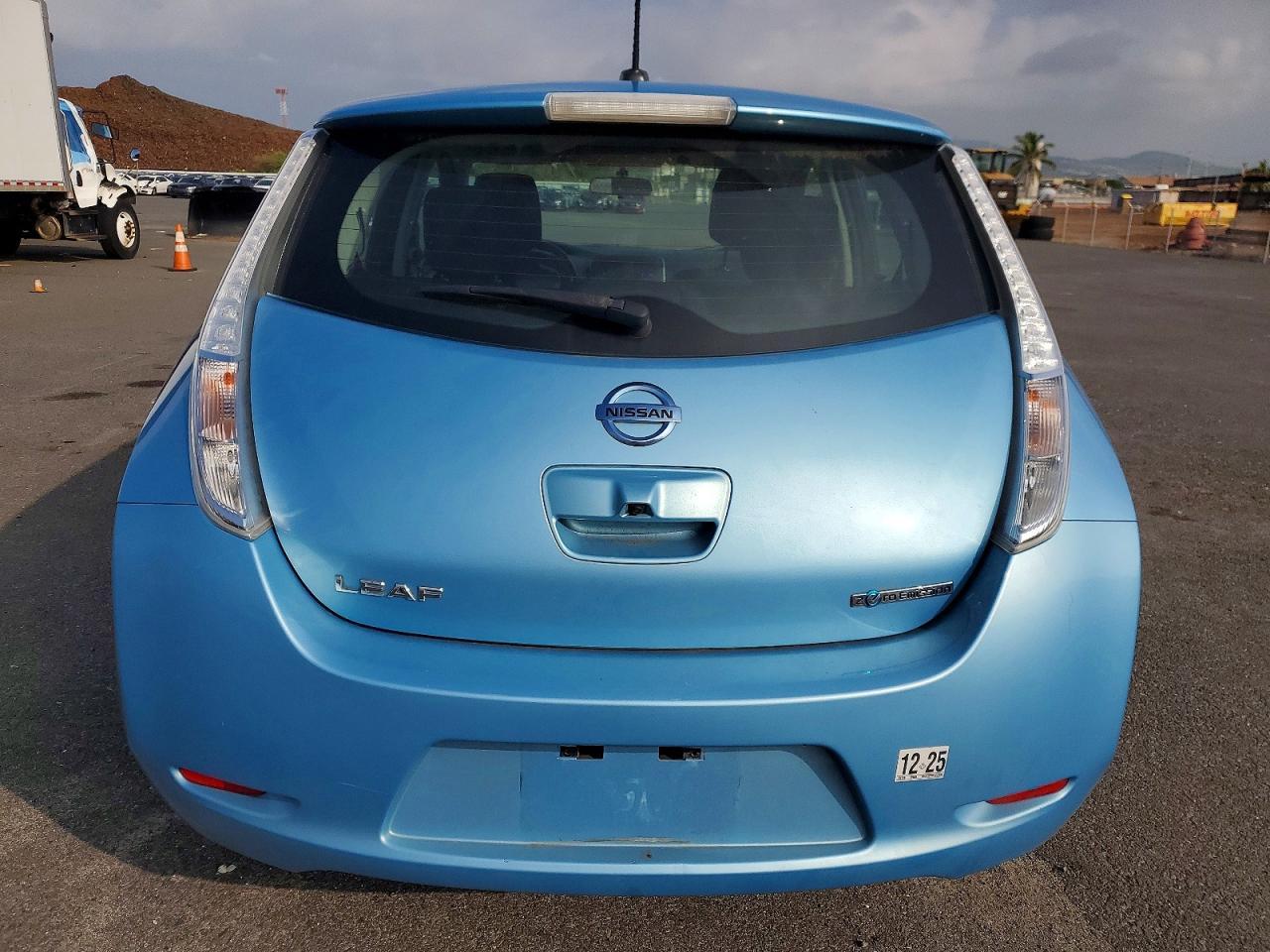 2015 Nissan Leaf S - Фото 6