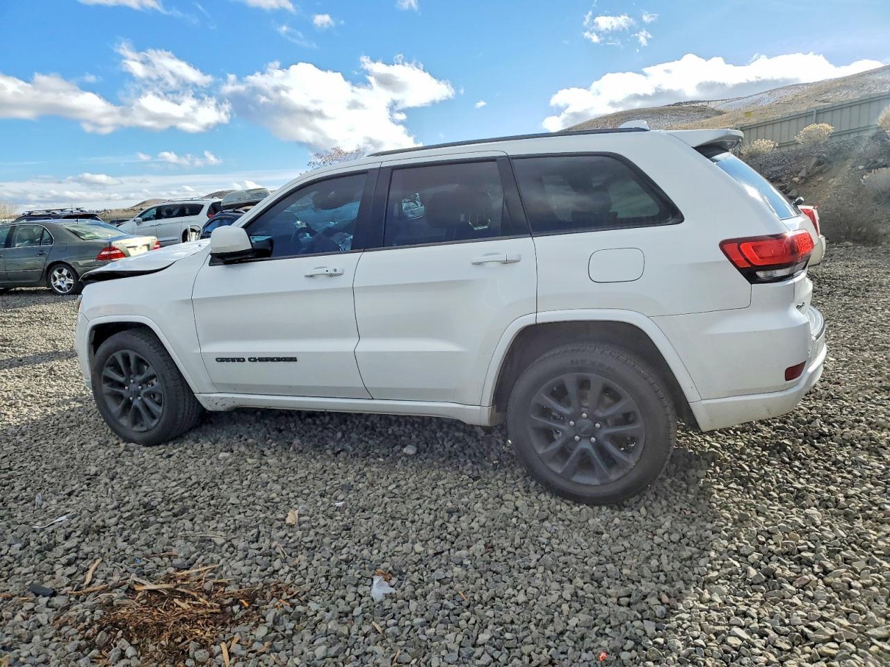 2018 Jeep Grand Cherokee Laredo - Image 2