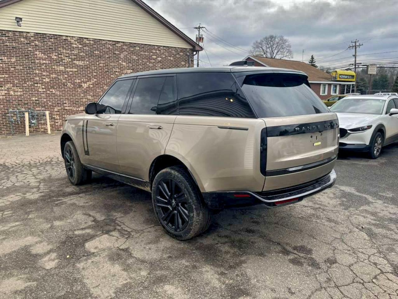 2023 Land Rover Range Rover Se - Image 2