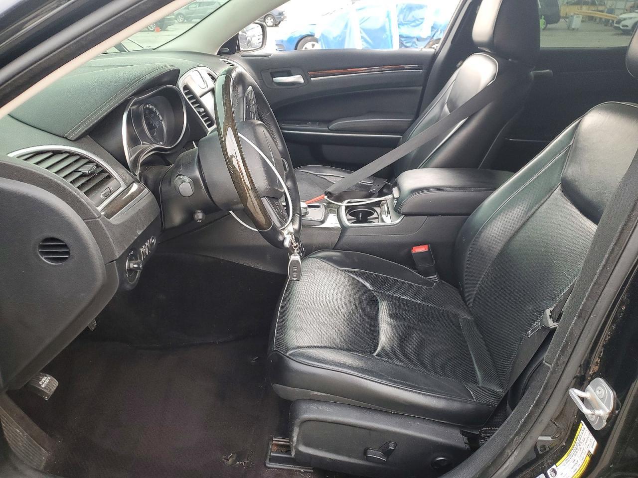 2016 Chrysler 300C - Image 7