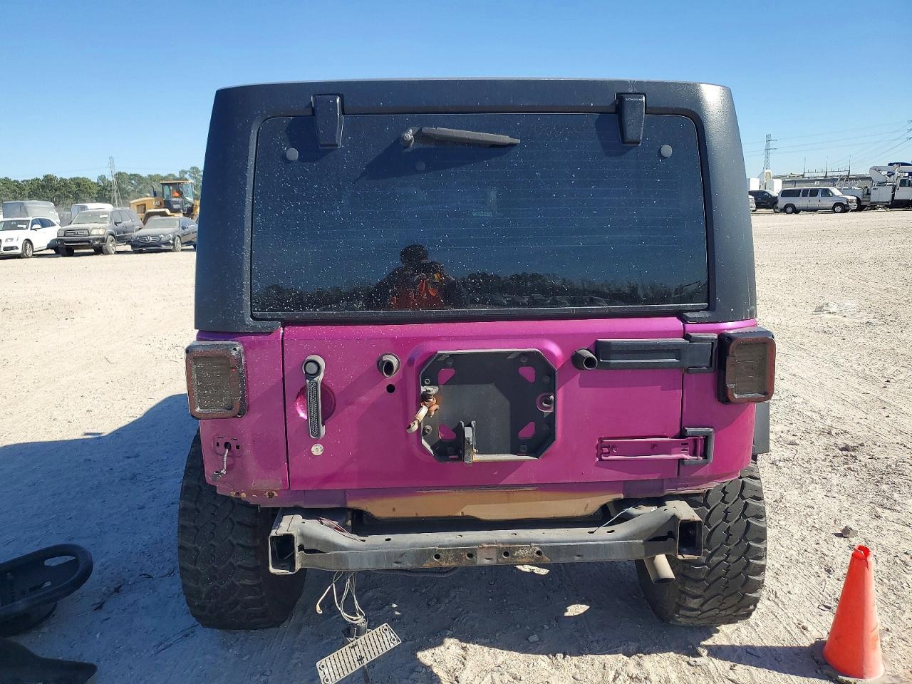 2015 Jeep Wrangler Unlimited Sahara - Image 6