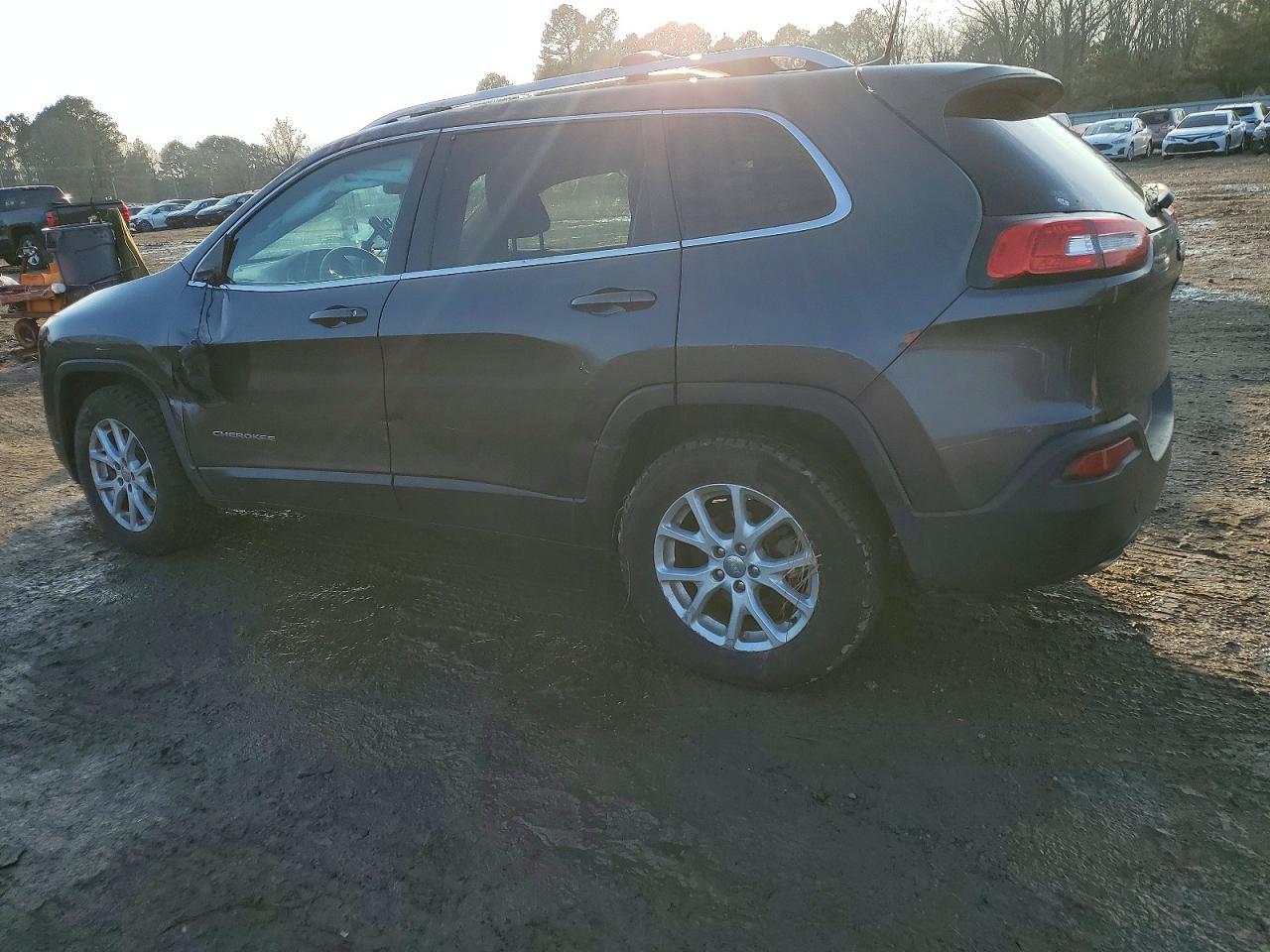 2016 Jeep Cherokee Latitude - Фото 2