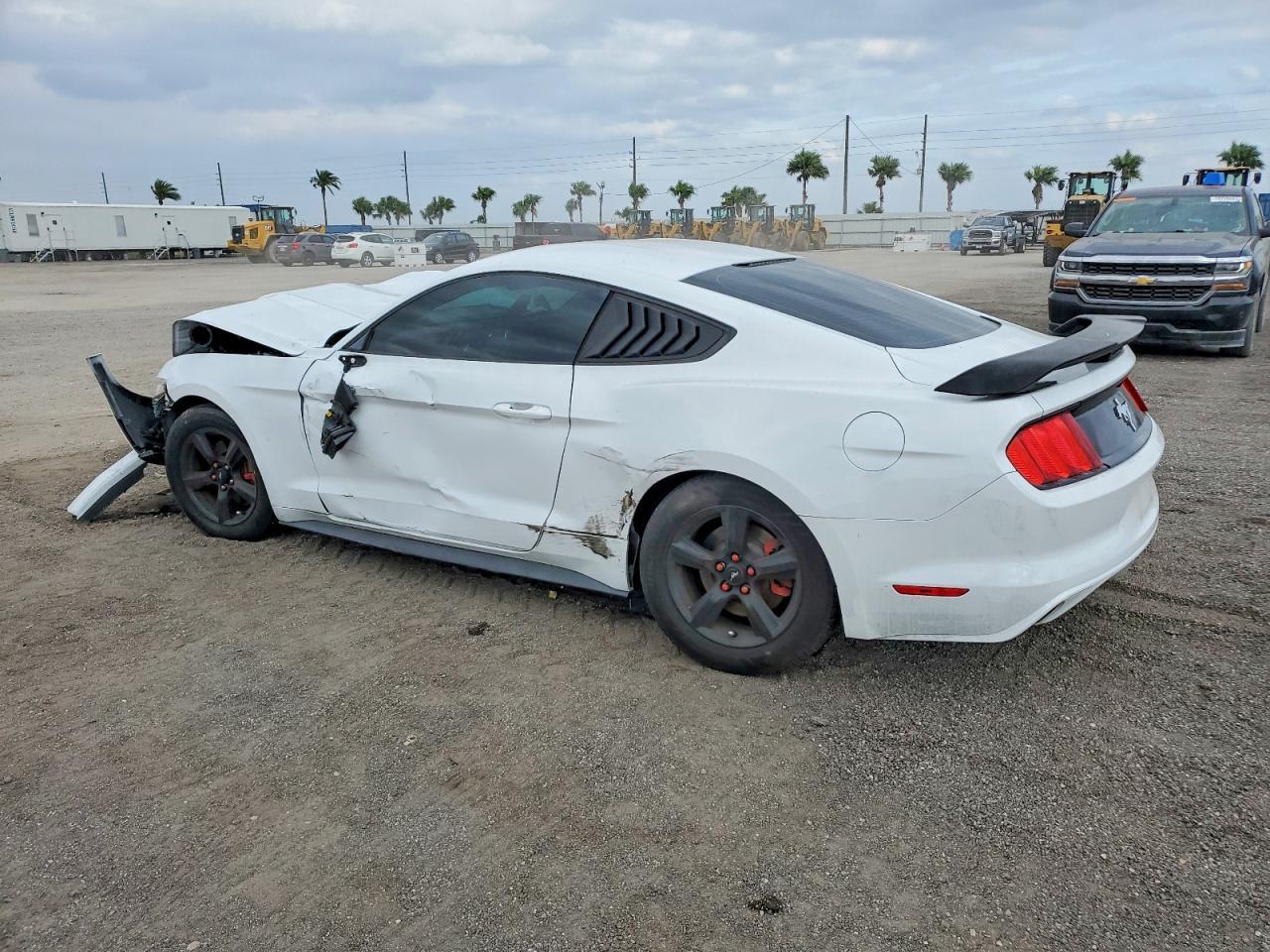 2017 Ford Mustang - Фото 2