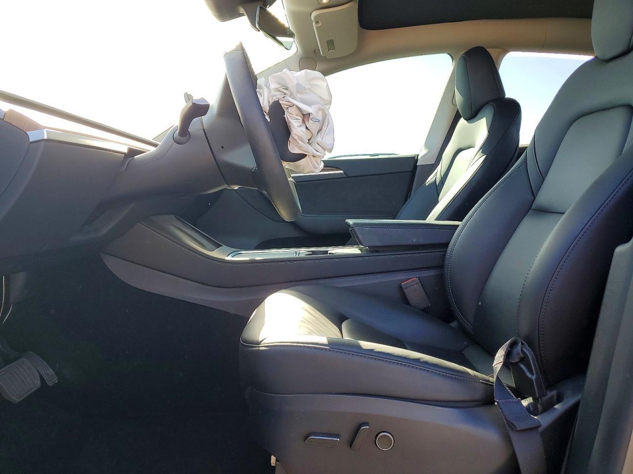 2025 Tesla Model Y - Фото 7