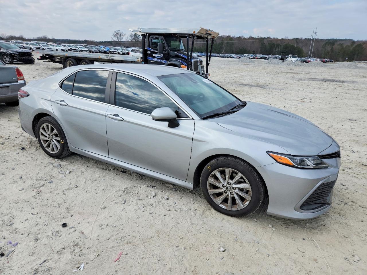 2022 Toyota Camry Le - Фото 4