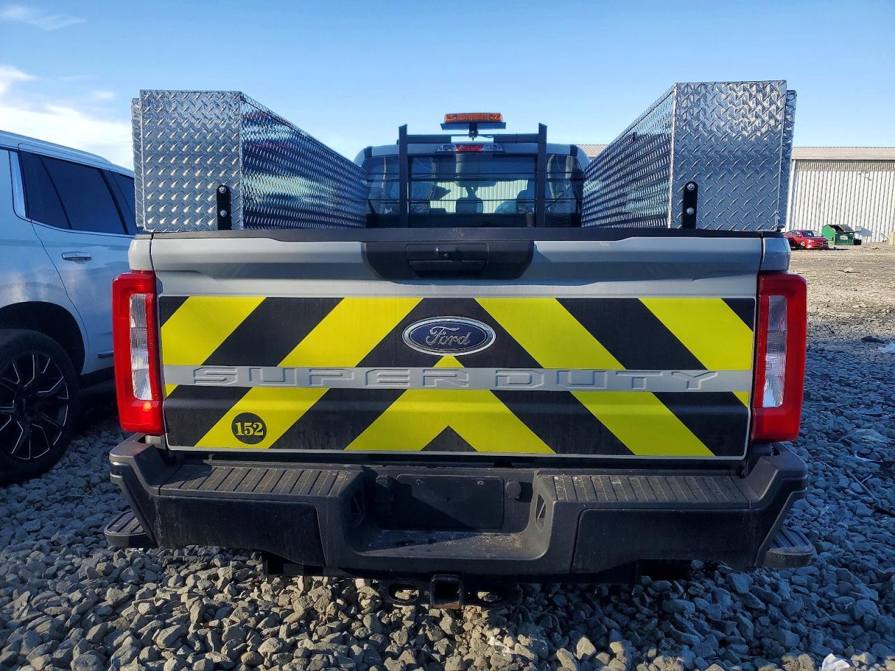 2025 Ford F250 Super Duty - Фото 6
