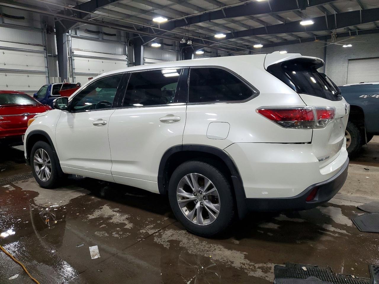 2014 Toyota Highlander Le - Фото 2