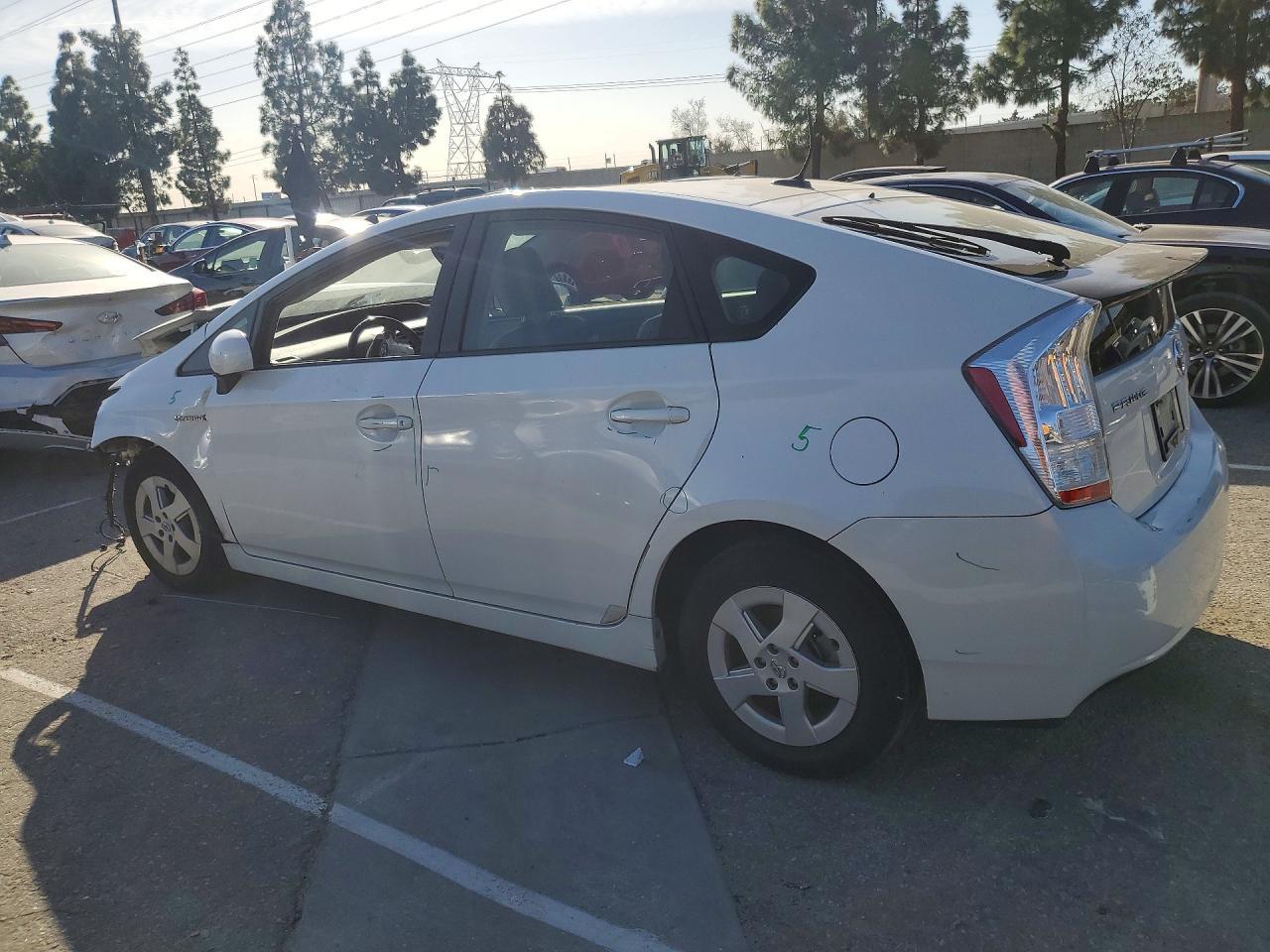 2010 Toyota Prius Iv - Image 2