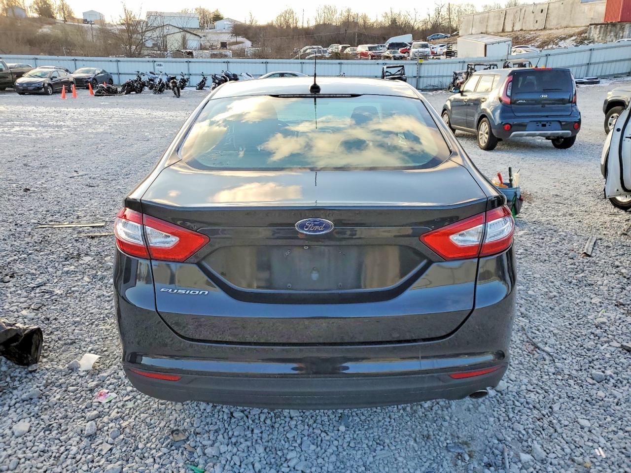 2015 Ford Fusion S - Фото 6