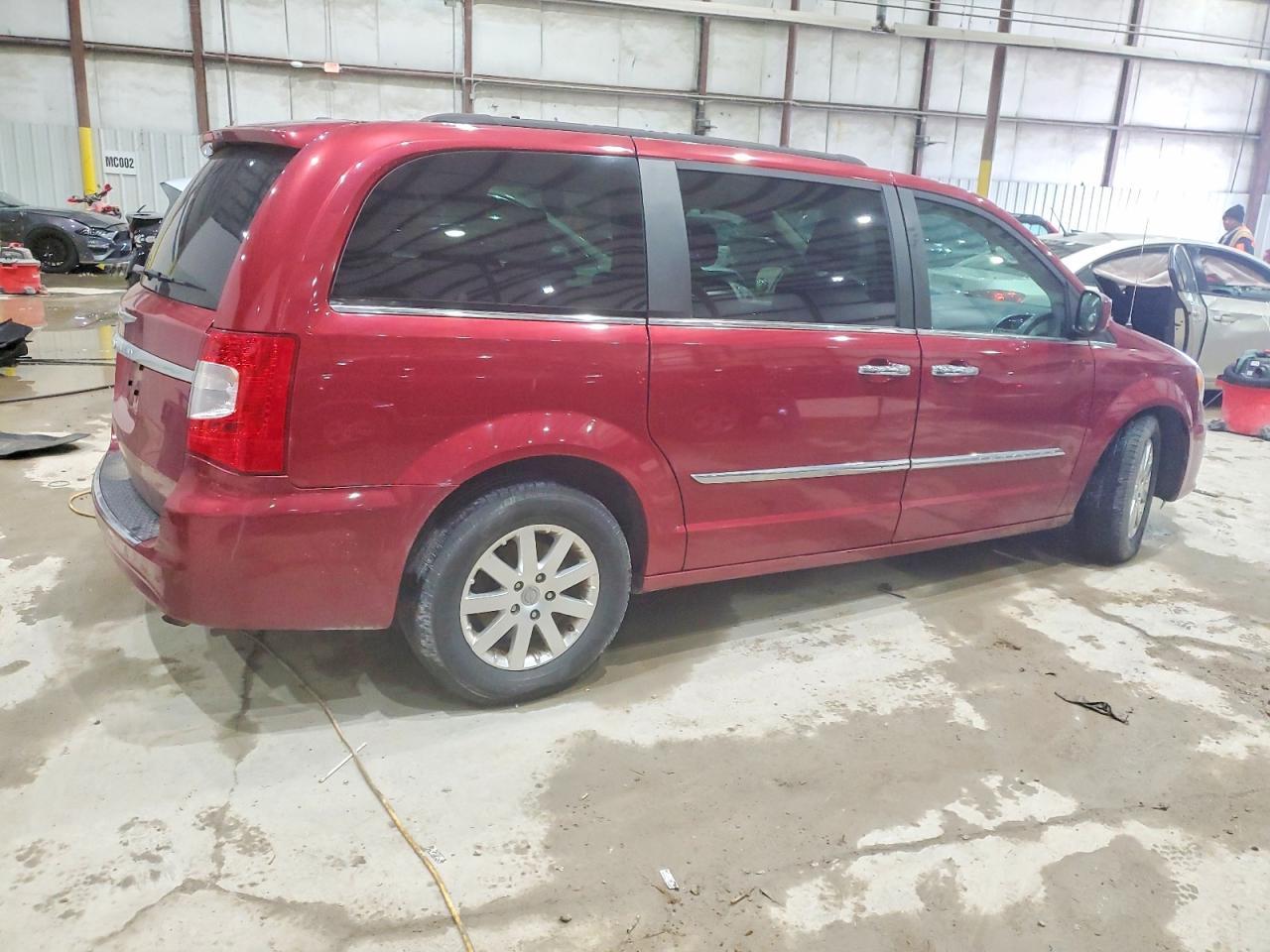 2016 Chrysler Town & Country Touring - Фото 3