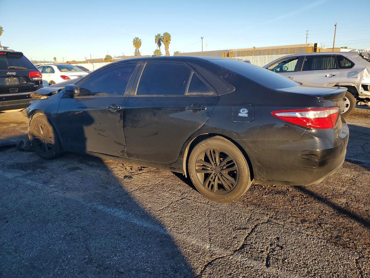 2017 Toyota Camry Le - Фото 2