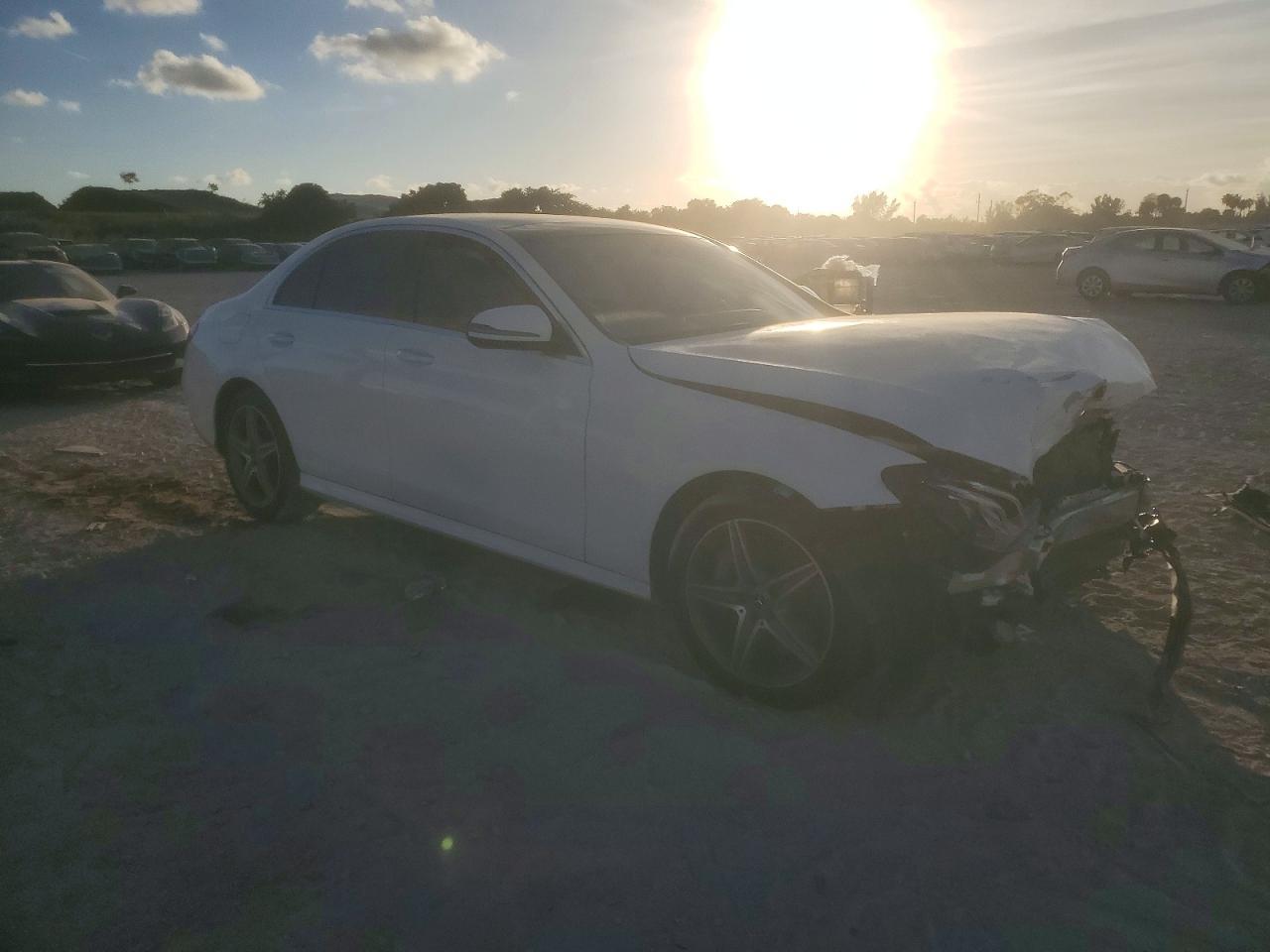 2018 Mercedes-Benz E 300 4Matic - Фото 4