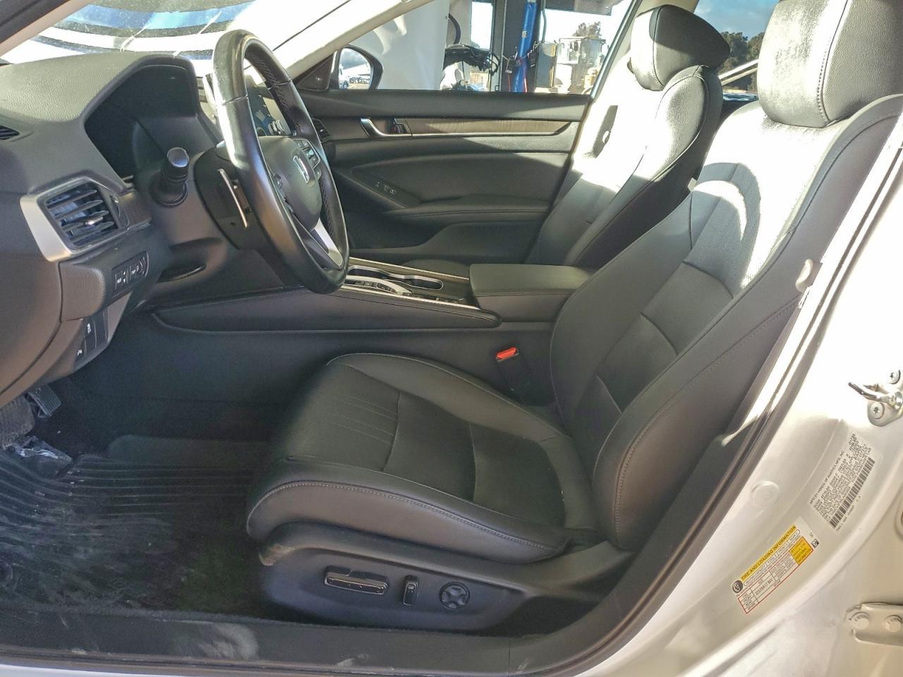 2020 Honda Accord Touring Hybrid - Image 7