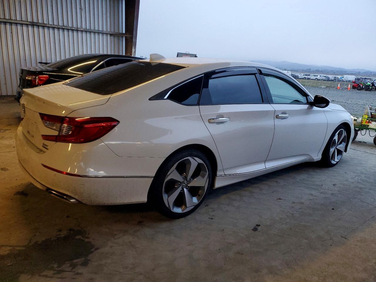 2019 Honda Accord Touring - Image 3