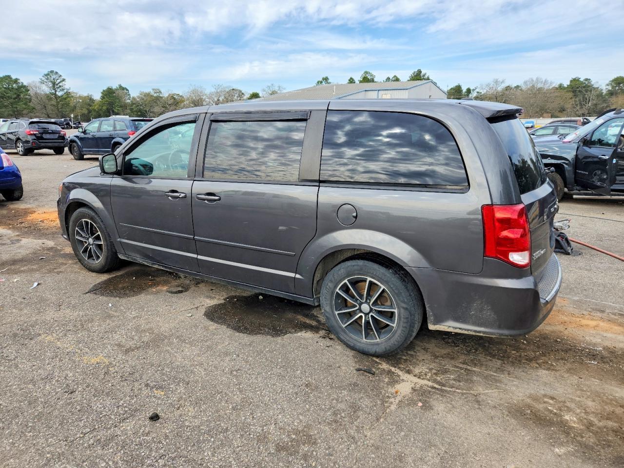 2016 Dodge Grand Caravan R - Image 2