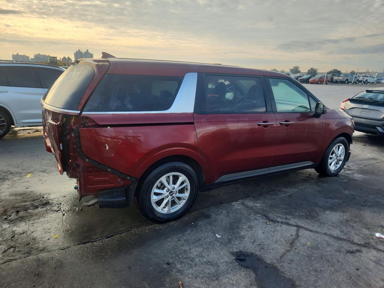 2022 Kia Carnival Lx - Фото 3