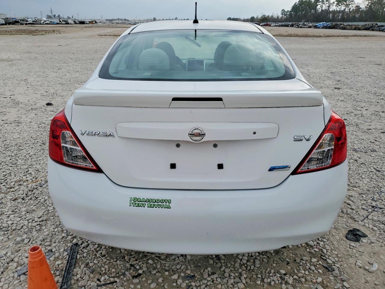 2014 Nissan Versa S - Фото 6