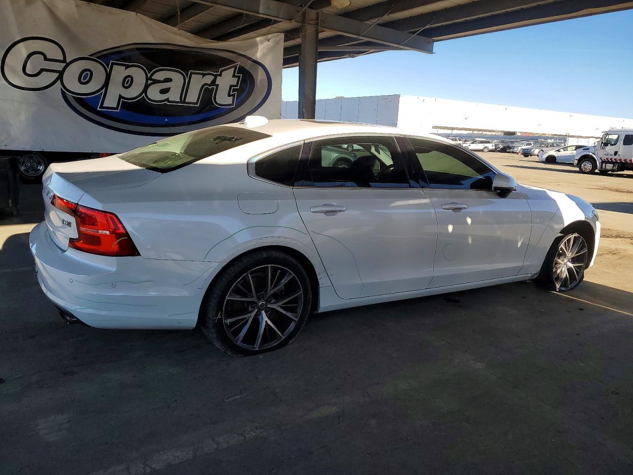 2018 Volvo S90 T5 Momentum - Фото 3