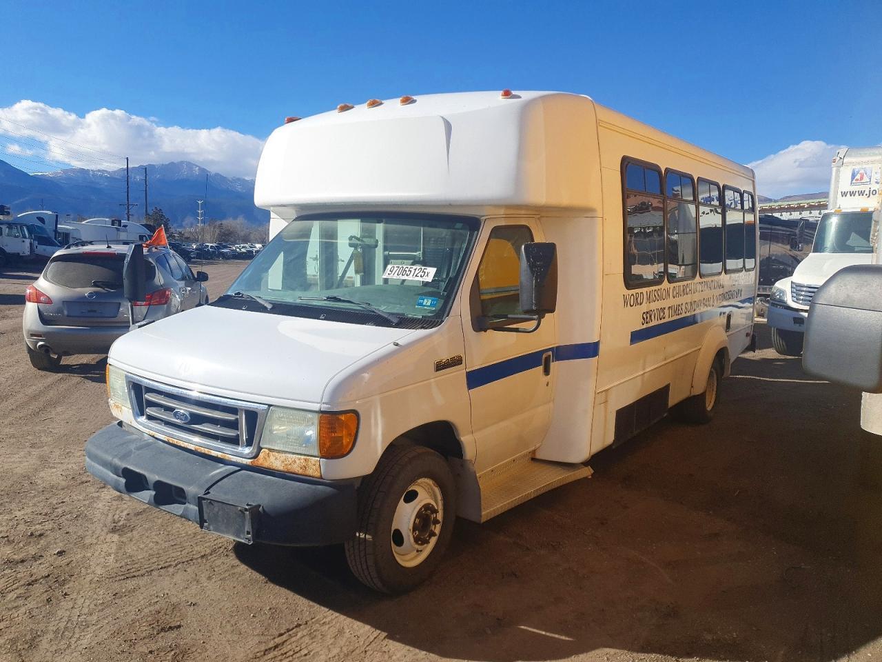 2007 Ford E450 Shuttle Bus - Image 2