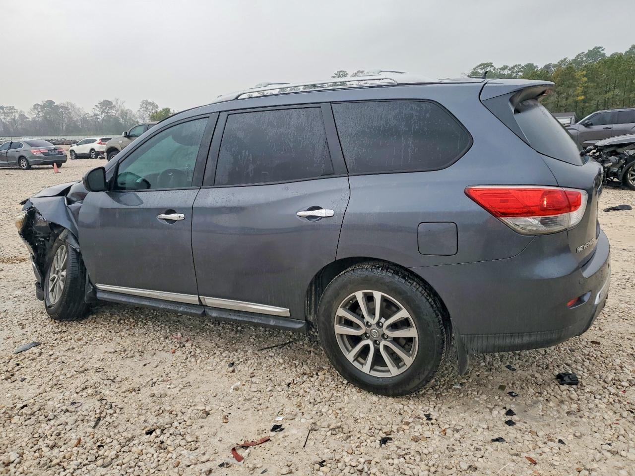 2013 Nissan Pathfinder S - Фото 2